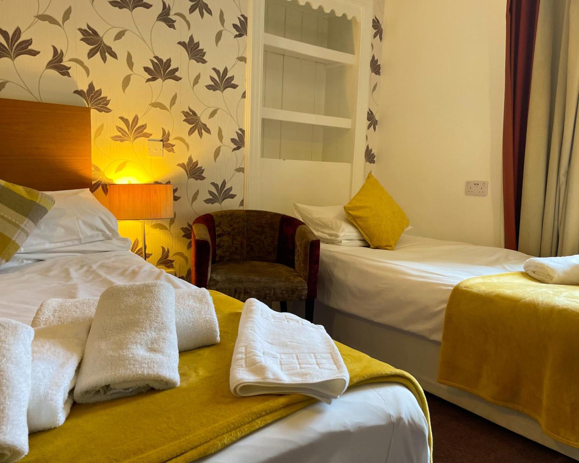 The Speyside Hotel And Restaurant Grantown-on-Spey ภายนอก รูปภาพ