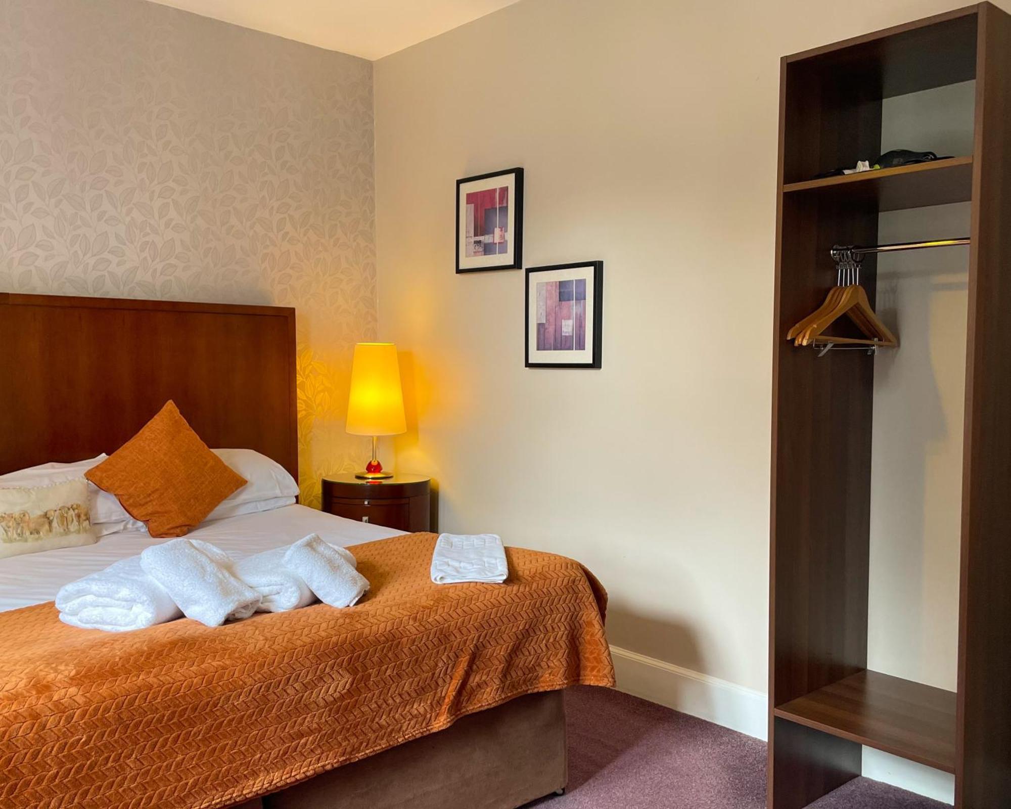 The Speyside Hotel And Restaurant Grantown-on-Spey ภายนอก รูปภาพ